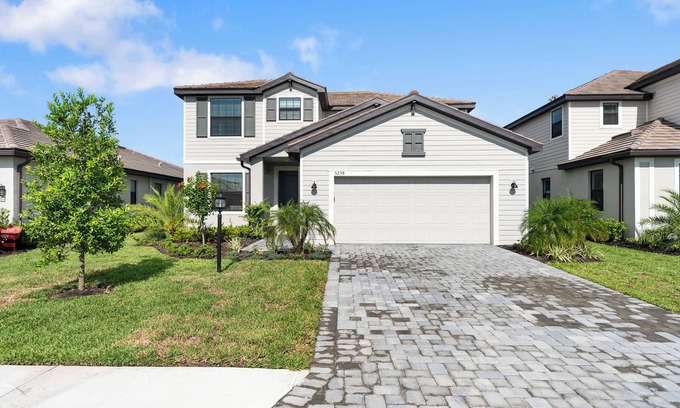 Lakewood Ranch House | Spacious 5-bedroom house in the resort style Community of Lorraine Lakes!