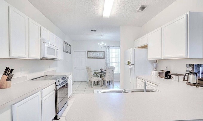 Sunset Ridge House | Spacious 5-bedroom house with Pool and WiFi in charming Davenport