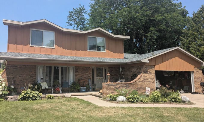 Green Bay House | Spacious 5-bedroom house in Green Bay with WiFi, AC available for 2025 NFL draf