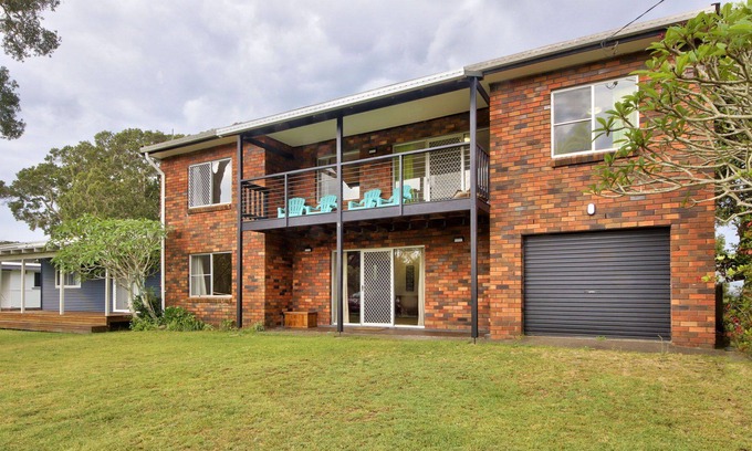 Hat Head House | Spacious 5 bedroom house overlooking the creek, large enough for two families