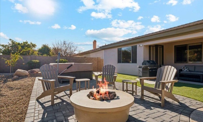 Palm Valley House | Spacious 5-bedroom house with Heated Pool