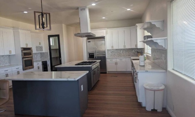 Lancaster House | Spacious 5-bedroom house with AC and WiFi in delightful Palmdale