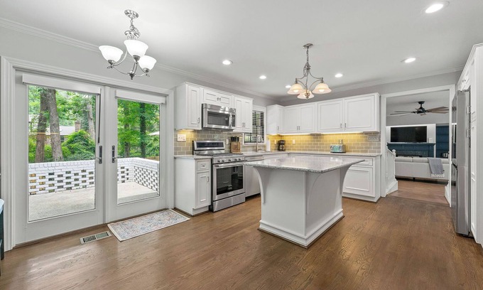 Sandy Springs House | Spacious 5-bedroom house in charming Sandy Springs with Hot Tub and Game Room