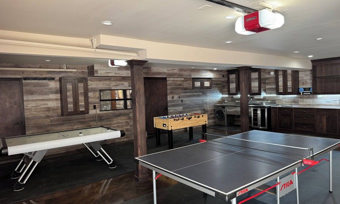 Glencoe House | Spacious 5-bedroom house in Arnold with a game room and hot tub