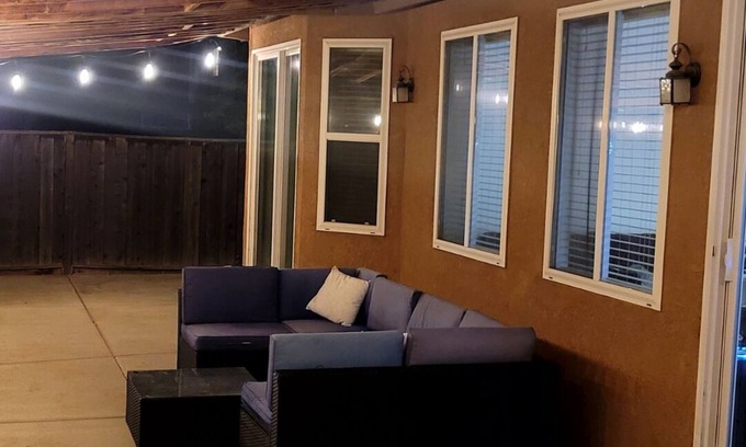 Roosevelt House | Spacious 5-bedroom house with WiFi, AC in welcoming Fresno