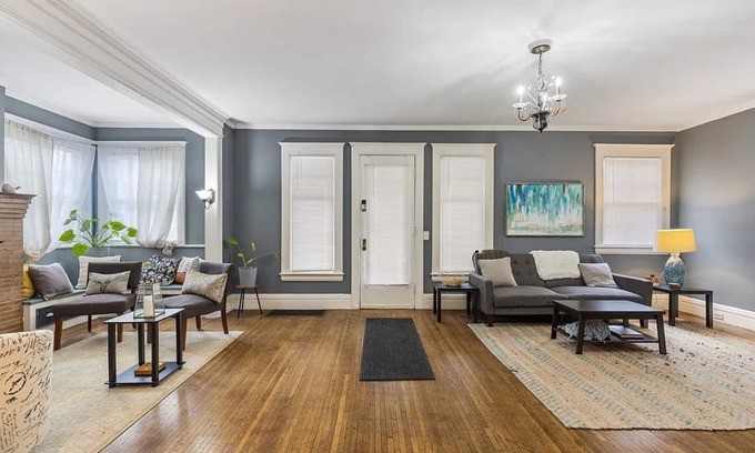 Rochester Apartment | Spacious 5 Bedroom In The Desirable area Of Park Ave Welcomes Large Groups