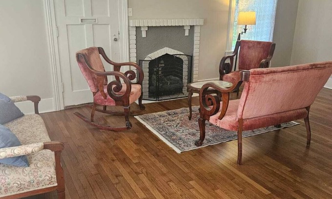 Newton House | Spacious 5-bedroom Italian Villa from 1875 with modern amenities.