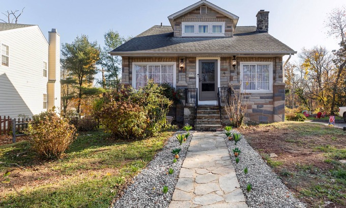 Lochearn House | Spacious 5-bedroom Pineapple House in wonderful Pikesville/10PPL/Pets/WiFi