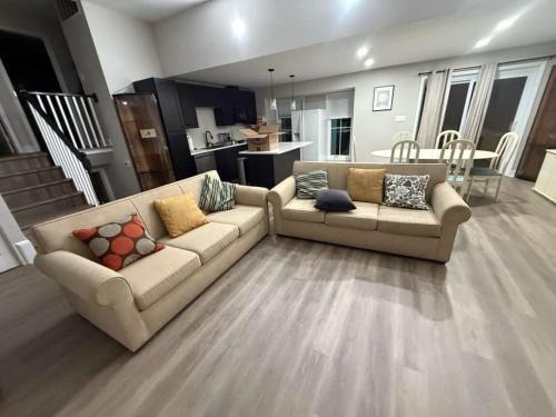 North Bethesda House | Spacious 5 bedroom single family home sleeps 12 with driveway near DC