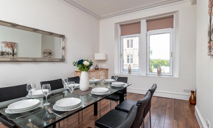 Central Aberdeen Apartment | Spacious 5-Bedroom Townhouse in the West-End