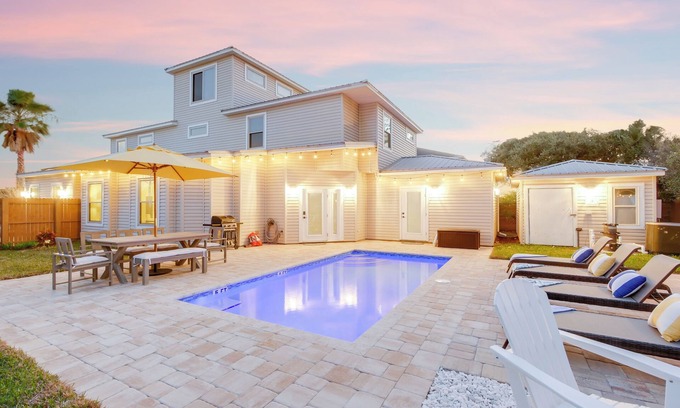 Vilano Beach House | Spacious 5-bedroom house in charming St. Augustine with WiFi, AC