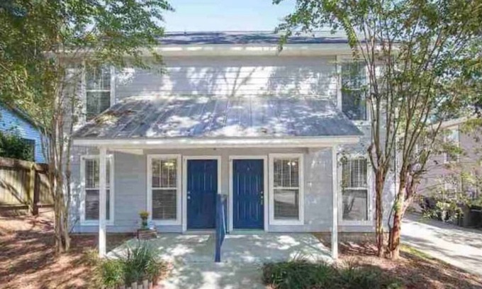 Tallahassee House | Spacious 5 bedroom centrally located in midtown.