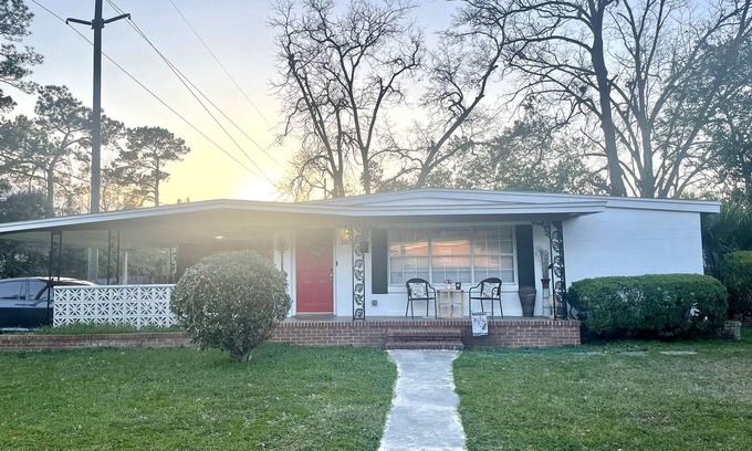 Griffin Heights House | Spacious 5 Bedroom Home, two blocks to FSU. Oversized parking for up to 8 cars