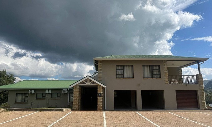 Clarens Villa | Spacious 5-bedroom villa in delightful Clarens with AC, WiFi