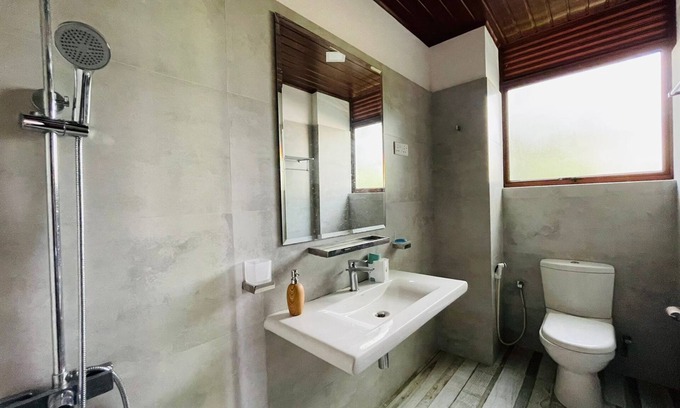 Kandy Villa | Spacious 5-bedroom villa with WiFi and AC in charming Kandy