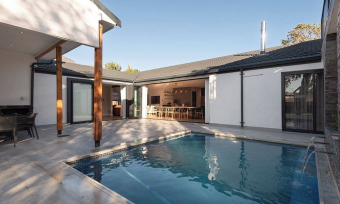 Stellenbosch House | Spacious 5-bedroom family friendly house with Wi-Fi, AC in superb Stellenbosch