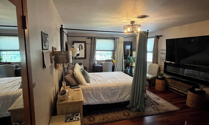 Oshkosh House | Spacious 5BR/4BA Getaway in Oshkosh – Perfect for Families & Groups!