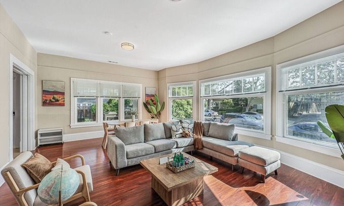 San Jose House | Spacious 5BR! Charming 5b/3b house in Downtown San Jose w/AC, Wifi, freeparkings