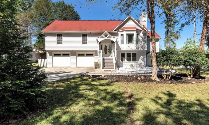 Buford Apartment | -> Spacious 5BR Retreat Near Mall of GA & Sleeps 13