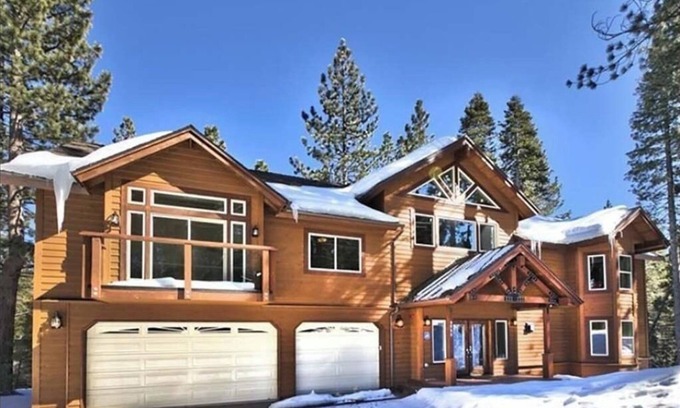 Tahoe Paradise House | Spacious 6-bedroom house in marvelous South Lake Tahoe