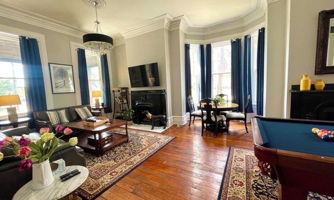 Pittsburgh House | Spacious 6-bedroom all-suite home in lovely Pgh with WiFi, AC, fitness room