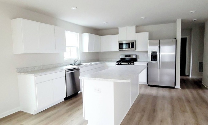 Niagara County House | Spacious 6-bedroom house in adorable Sanborn with WiFi, AC. Near Niagara Falls.