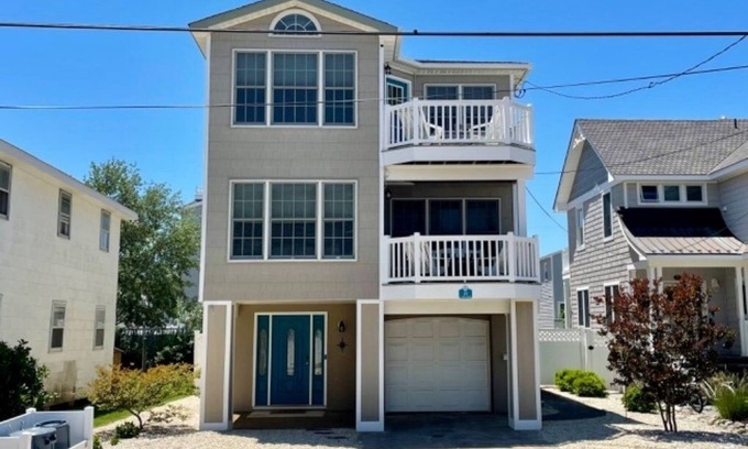 North Beach Haven House | Spacious 6br Oceanside Home in great location, quick walk to all in Beach Haven