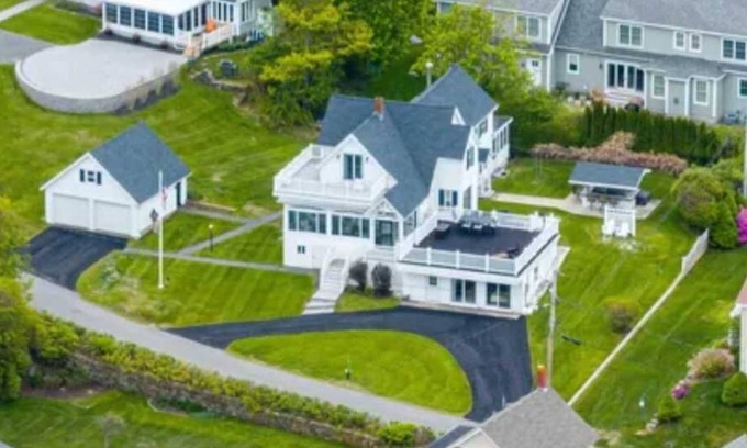 York Beach House | Spacious 7 BR ocean view retreat - stunning views!