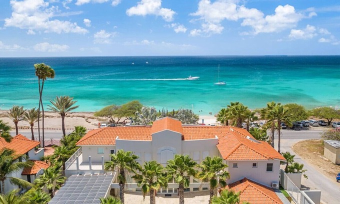 Malmok Villa | Spacious 7BR Seafront Villa at Blue Door House by Bocobay