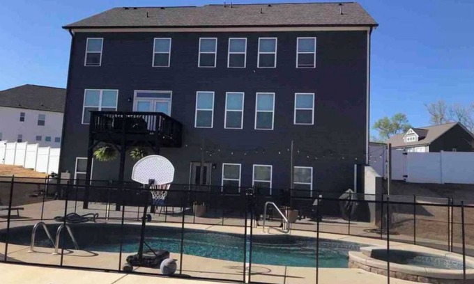 McDonough House | Spacious 7bedroom house in McDonough with Pool, WiFi, fitness room, and theater
