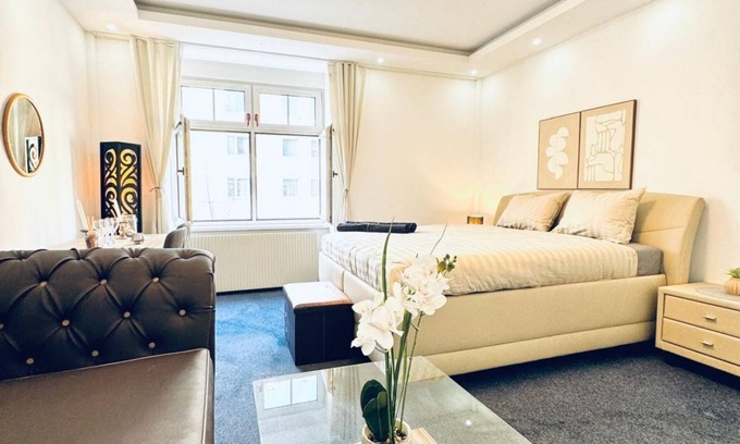 Meidling Apartment | Spacious 7BR Apartment – Prime Location