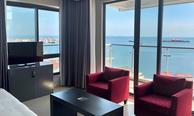 Fatih Apartment | Spacious 8-bedroom apartment with WiFi, AC in charming Istanbul