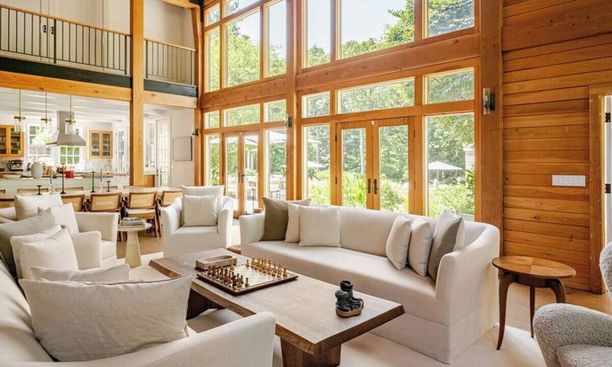 Northwest Harbor Villa | Spacious 8-bedroom villa in gorgeous East Hampton - Pool,Jacuzz i& tennis court