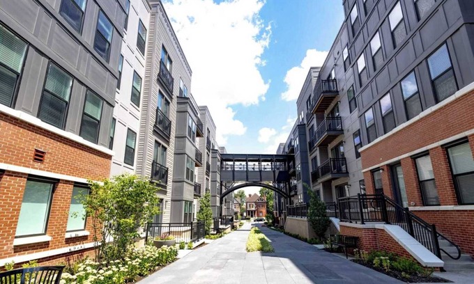 East Walnut HIlls Apartment | Spacious 8BR 8BA combined Apartments Near Downtown Cincinnati