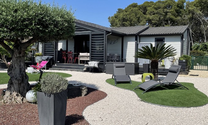 Pomerols Ski Chalet | Spacious, air-conditioned cottage, exceptional view of the Etang de Thau, the sea 😎