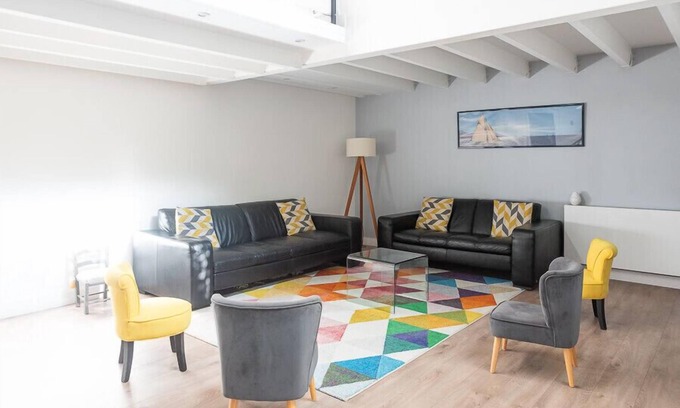Issy-les-Moulineaux Apartment | Spacious and quiet apartment with shared garden
