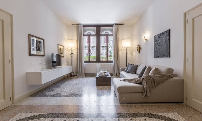 San Marco Apartment | Spacious and Charming Apartment Near Fenice Theatre