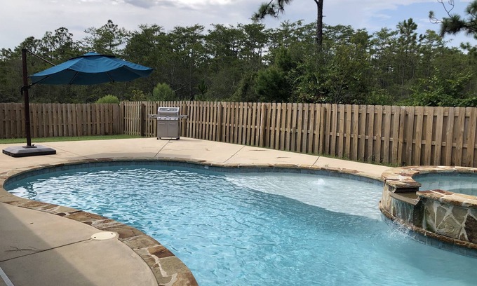 Gulf Breeze House | SPACIOUS and COZY 4 bedroom home w pool & spa