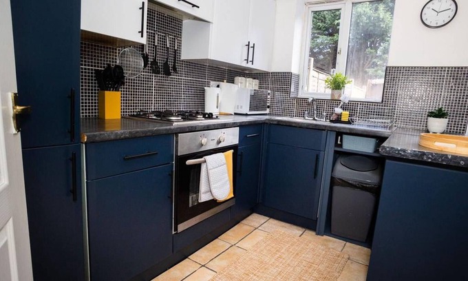 Haydock House | Spacious and cozy 2-bedroom In Haydock