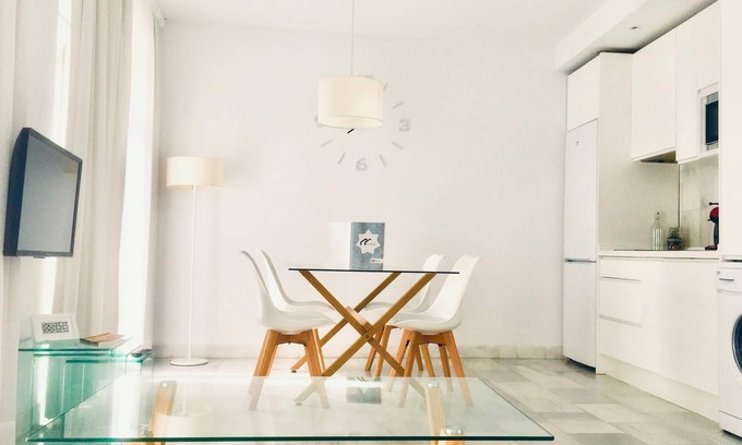 Centro - Sagrario Apartment | Spacious and modern Apartment with free parking in the heart of Granada 5