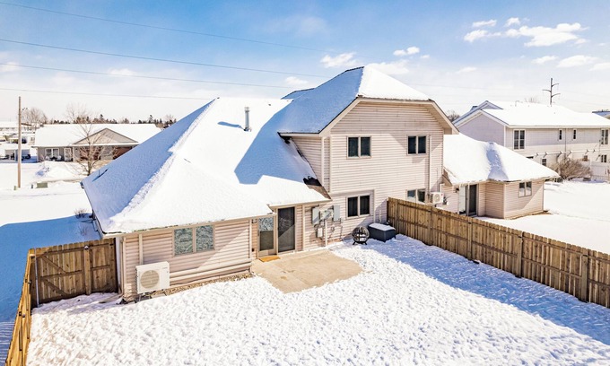 Billings Park House | Spacious and Modern Townhome in Superior - Near Duluth - Dog Friendly