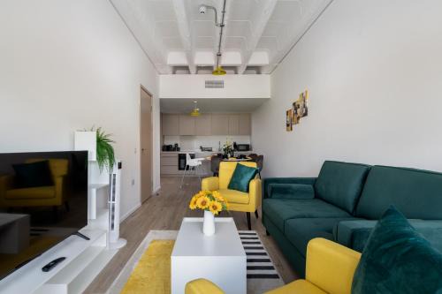 Central Milton Keynes Apartment | Spacious and Quiet with Free Parking Ideal for Families and Business Stays