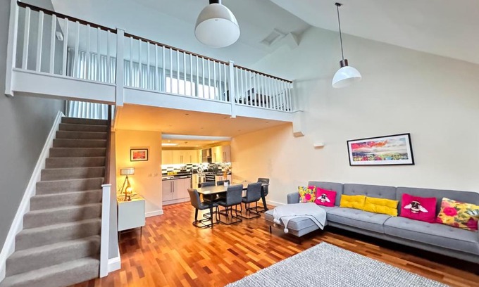 Stamford House | Spacious and Refreshing 3-4 Bed Stamford House!