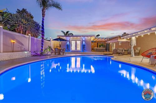 San Carlos House | Spacious and Stylish 5BR with Pool plus Guest House