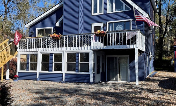 Lake Ariel Ski Chalet | Spacious and Tranquil Lazy Lake Lodge Escape