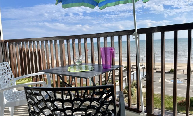 Saint-Jean-de-Monts Apartment | SPACIOUS APARTMENT WITH LARGE SEA-FACING BALCONY WIFI