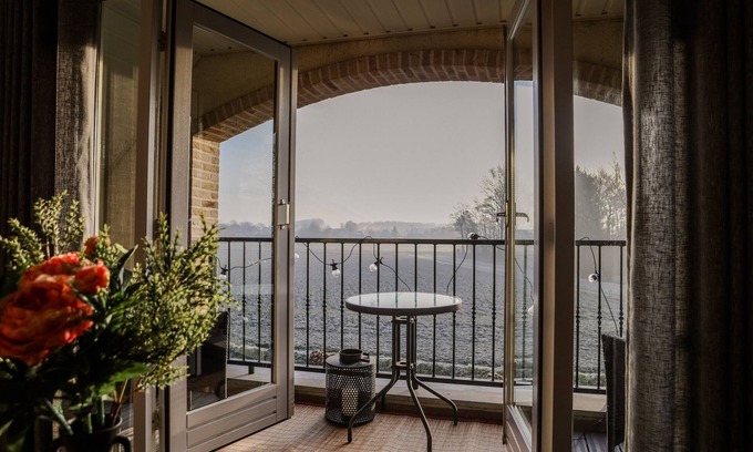 Wolphaartsdijk Apartment | Spacious apartment in quiet location