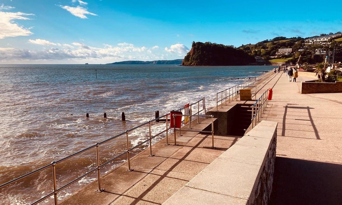 Teignmouth Apartment | Spacious apartment, ideal for a family or two couples based in the town centre.