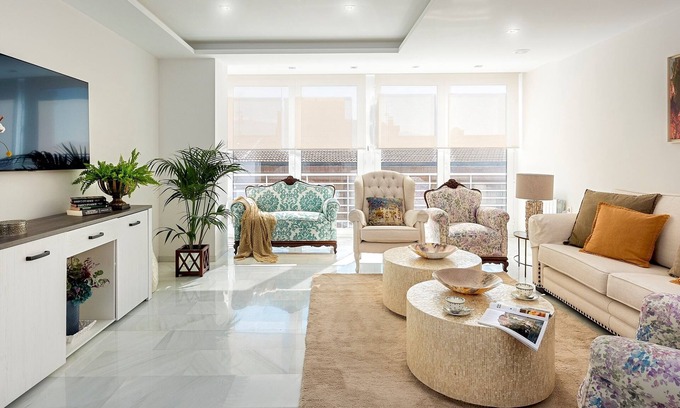 Granada City Center Apartment | Spacious Apartment in Prime Location. Recogidas