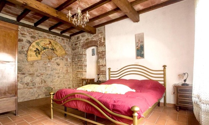 Massa Marittima Apartment | Spacious Apartment in Massa Marittima with Shared Pool